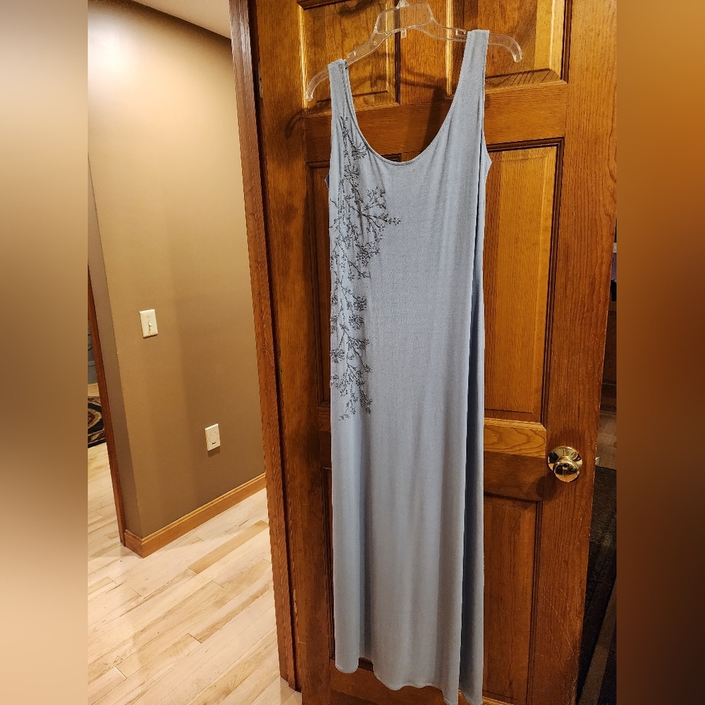 NWOT, never worn, Summer, Lavender floor length gown / dress, Size 8.